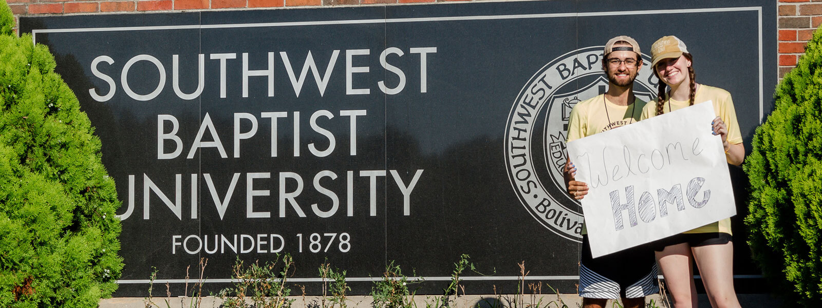 Welcome Week processional led by bagpipes player